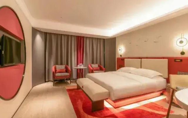 Sunshine Holiday Hotel