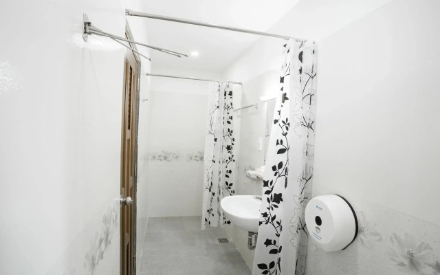 Camila Airport Hotel