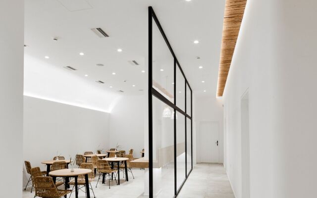 Arco Solium Suites Milos