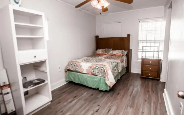 HISTORIC HILL APT2 (Downstairs)