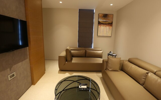 Capital O 18902 The Ornate