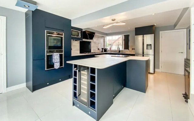 Remarkable 4-bed House in Boston