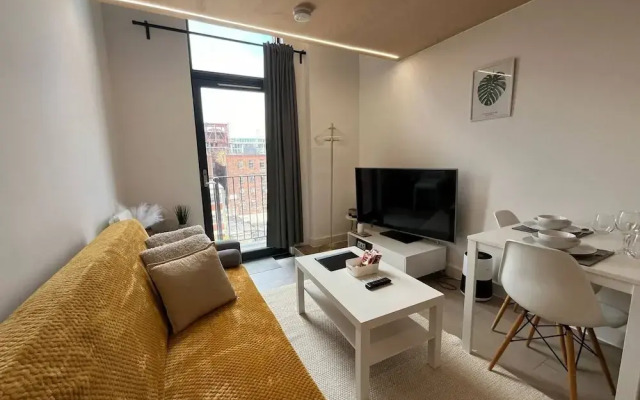 2 Level Apartment - Balcony - Free Parking - Manchester Central