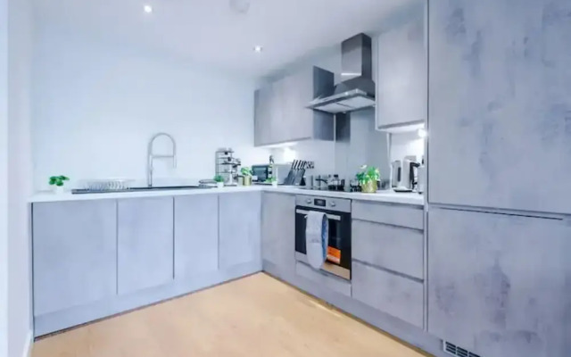 ✰Spacious & Modern 2 Bed Apt, 5 Mins from Leeds!