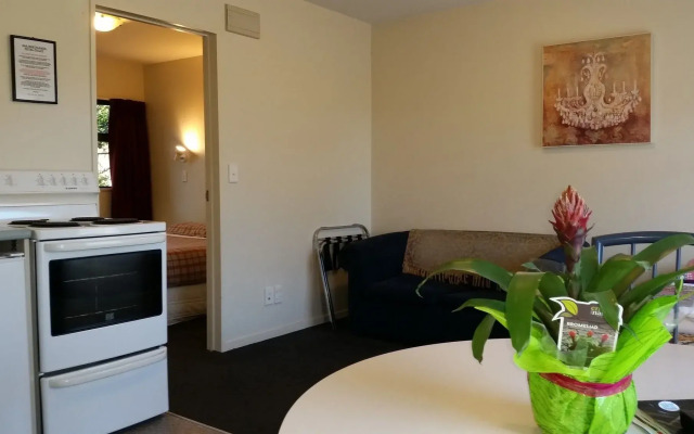 AAA Northlands Motel