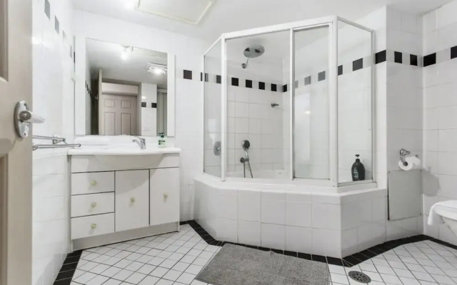 2-bed Unit With Balcony, BBQ & Stunning Lake Views