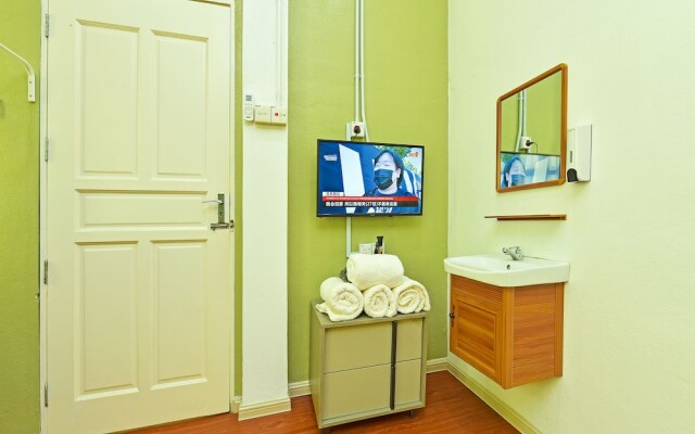 Oyo 90639 Hotel Azimah