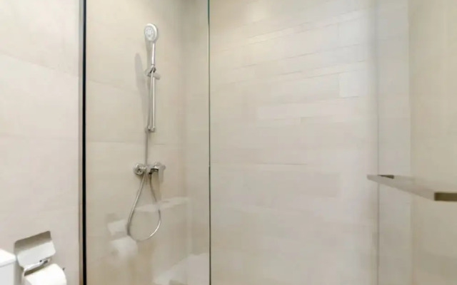 Modern studio in Azizi Riviera