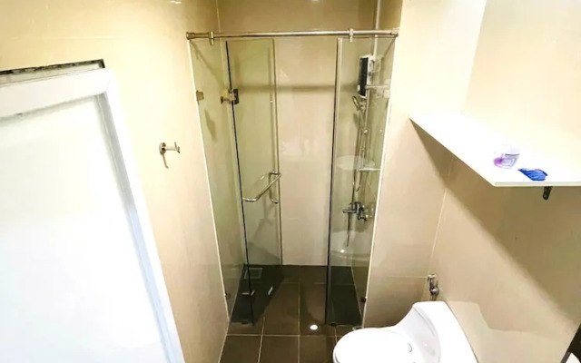 Diamond Suite Golden King