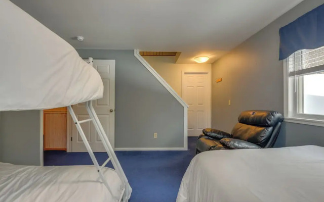 Ski, Golf & Hike: Spacious Dover Retreat!