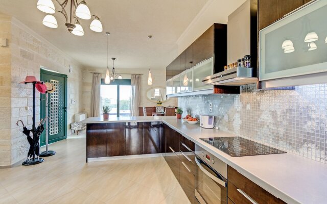 Luxury Villa in Kera