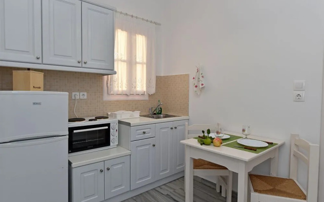 Tarsa Studios & Apartments