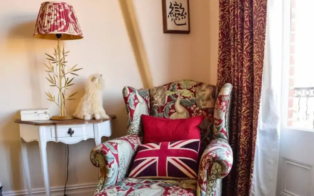 Gorgeous Apartment in a West End Mansion