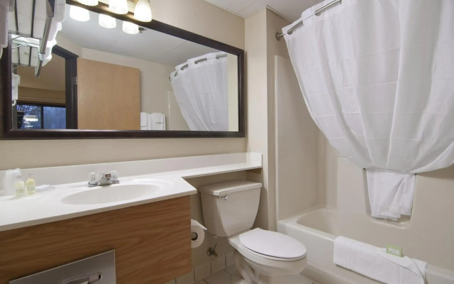Boarders Inn & Suites by Cobblestone Hotels - Faribault