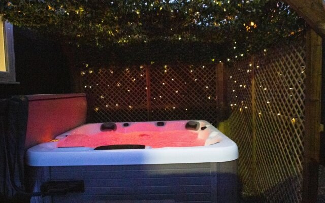 The Gathering Liver House - Hot Tub - Near Liverpool