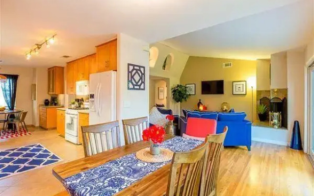 Three Bedroom Poolside in Pacific Beach