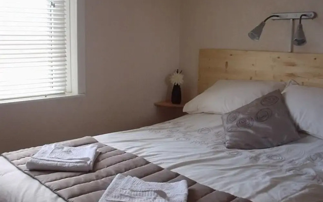 Falcon Hotel - Guest house