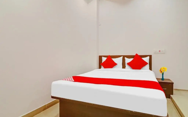 OYOFlagship 80467H Hotel R Square