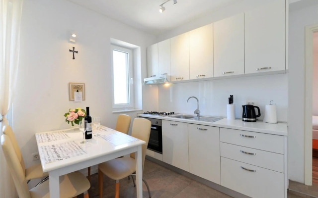 Beach apartment VAMI with sea view