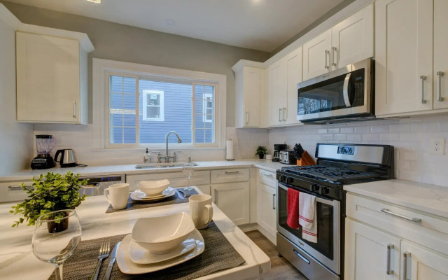 Spacious 2bd/1ba | Free Parking | 3D TOUR