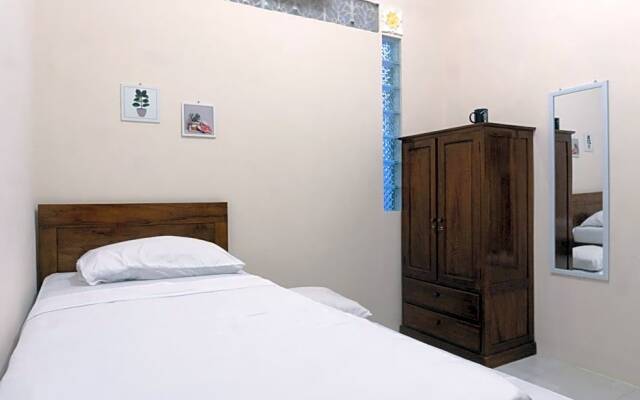 OYO Life 3227 Kost Putri Harmony