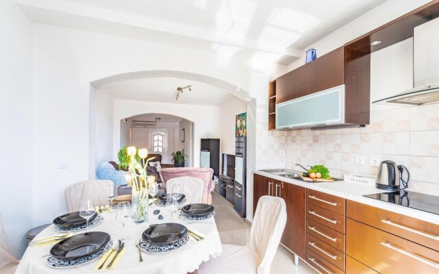Awesome Home in Zavalatica With Wifi and 3 Bedrooms