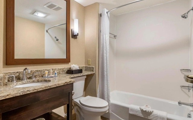 Comfort Inn & Suites