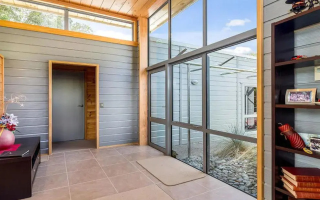 Lakeside Landing - Lake Tarawera Holiday Home