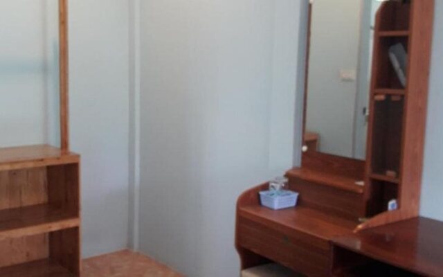 Jungle Hut Bungalow & Hotel