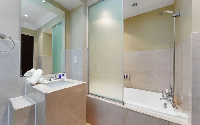 Maison Privee - Tasteful Apt cls to Burj Khalifa & Dubai Mall