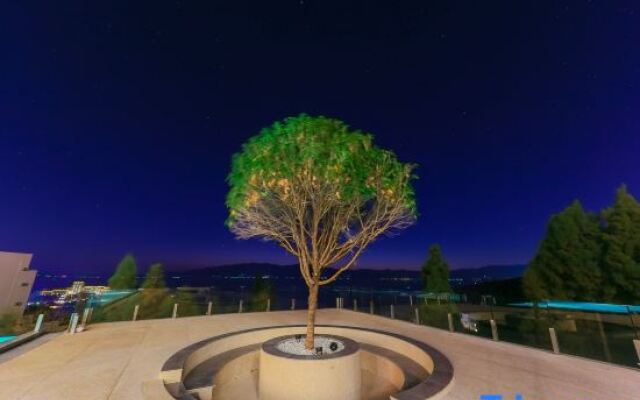 Rousseau homestay in Fuxian Lake