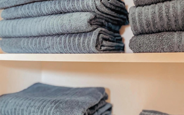 Orland, center of Las Americas LA205