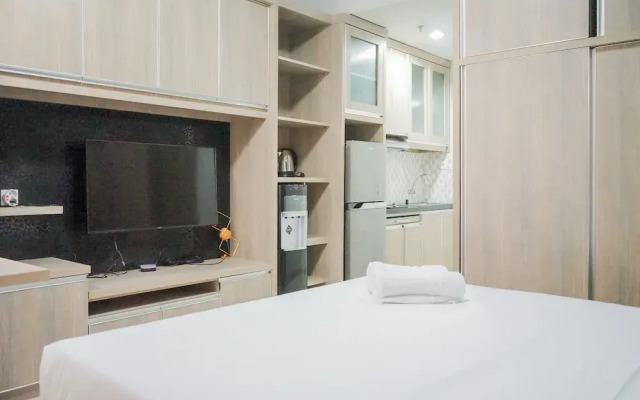 Comfy Studio at Trimezia Beverly Apartment By Travelio