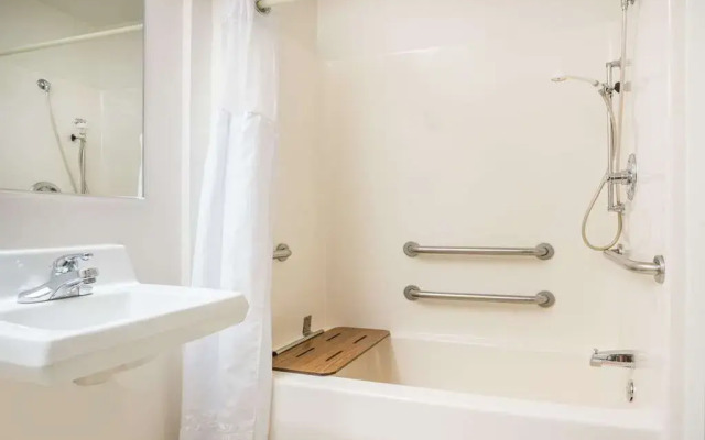 AmericInn by Wyndham Tomahawk