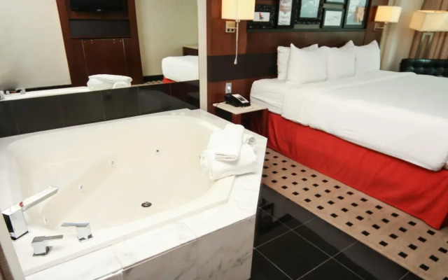 Delta Hotels by Marriott Milwaukee Northwest