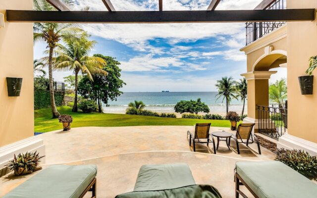 Luxury Beachfront Mansion, Incomparable Setting, Full-time Maid