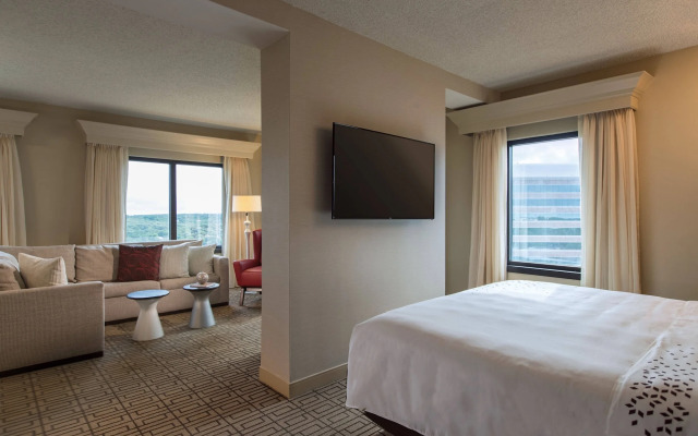Renaissance Austin Hotel