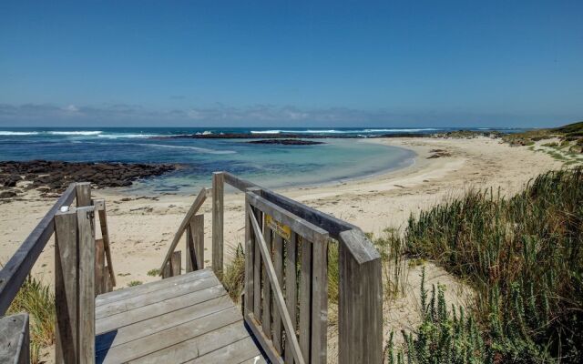Lagoon's Bay Garden Pavillion 2