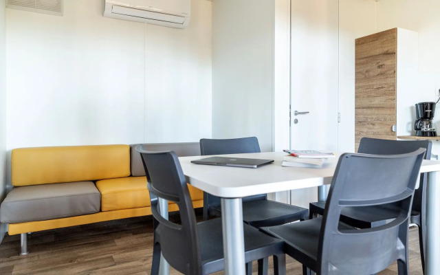 Hu Park Albatros Village