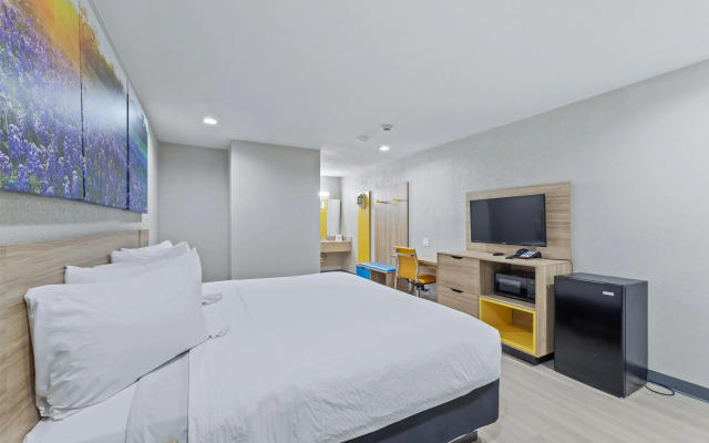 Days Inn by Wyndham McKinney