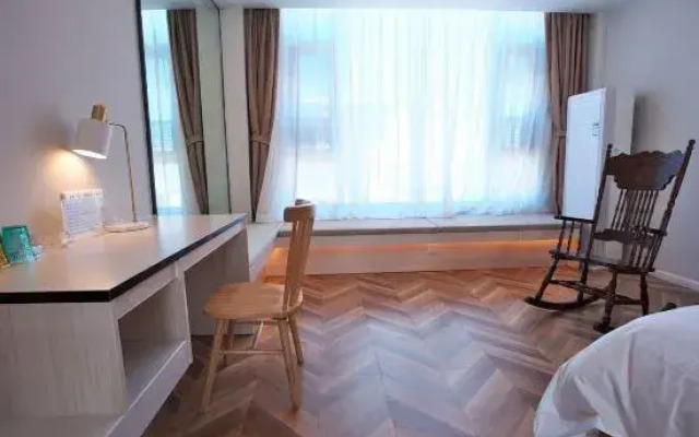 Chunshan · Sky City Hostel