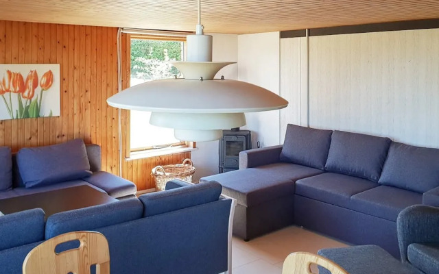 Rustic Holiday Home in Augustenborg near Sea