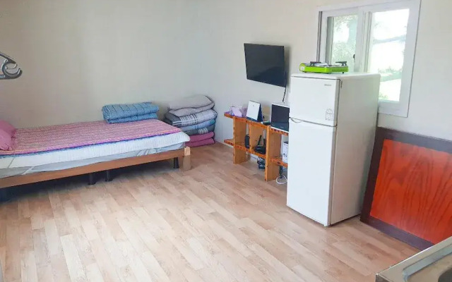 Goseong Jjun Camping Pension