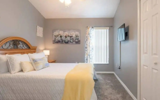 Spacious 4 bed 3 Bath Pool Home