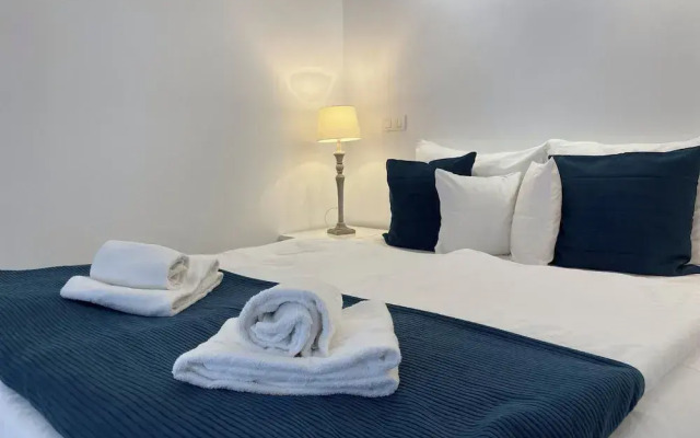Smart Carrara Apartments