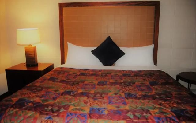 Derrick Motel