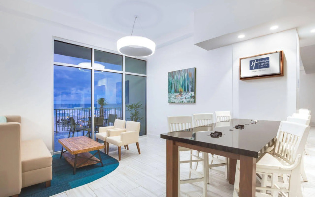 Holiday Inn Express & Suites Panama City Beach - Beachfront by IHG