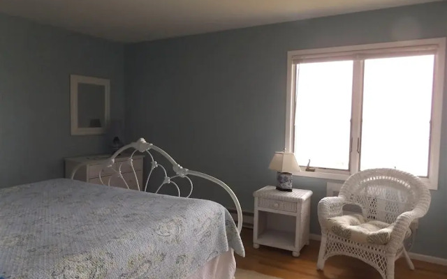 Dering Harbor Inn