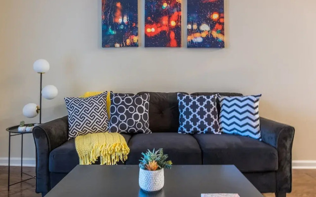 Southside 1 BR Apt with Parking by Frontdesk