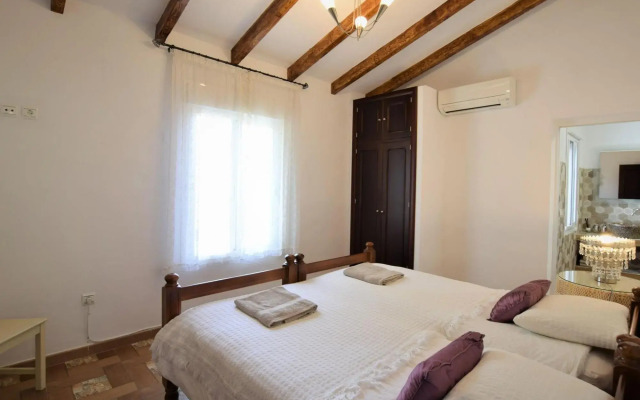 Beautiful detached villa near Arenas with delightful terrace and stunning view